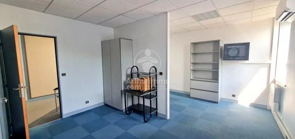 Location                                                      Bureau
                        
                     5 pièces                      90 m2                     à Mont-Saint-Aignan