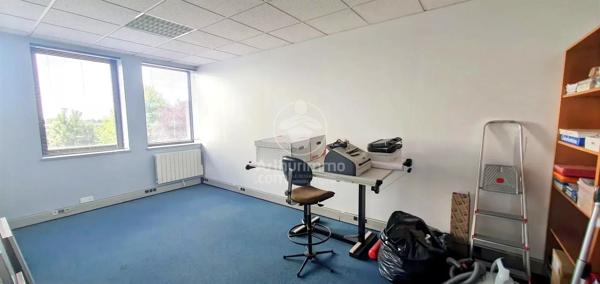 Location                                                      Bureau
                        
                     5 pièces                      90 m2                     à Mont-Saint-Aignan