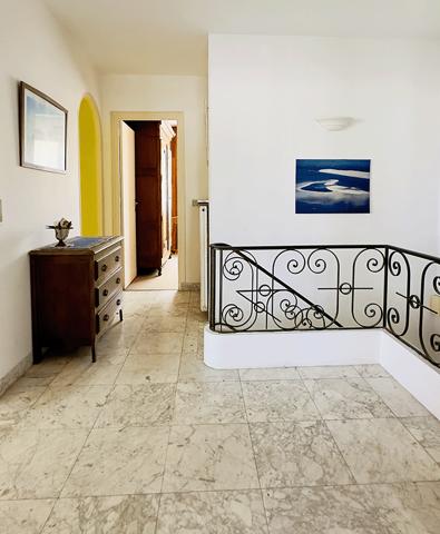 Cap Ferret, vue bassin & port de La Vigne, très belle villa d’architecte, 190 m2, 6 chambres, 6 salles d’eau, grand garage, grande piscine, sur belle parcelle de 1800 m2 environ