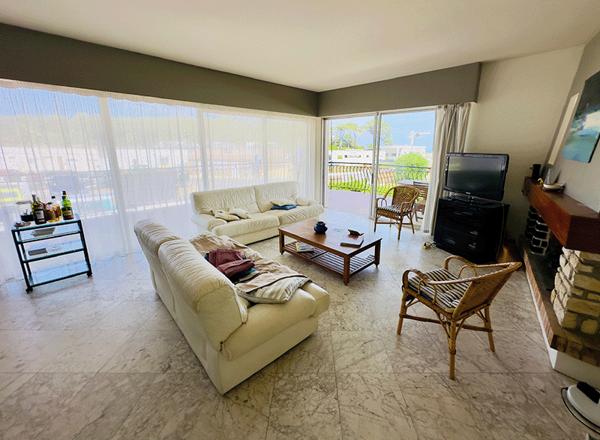 Cap Ferret, vue bassin & port de La Vigne, très belle villa d’architecte, 190 m2, 6 chambres, 6 salles d’eau, grand garage, grande piscine, sur belle parcelle de 1800 m2 environ