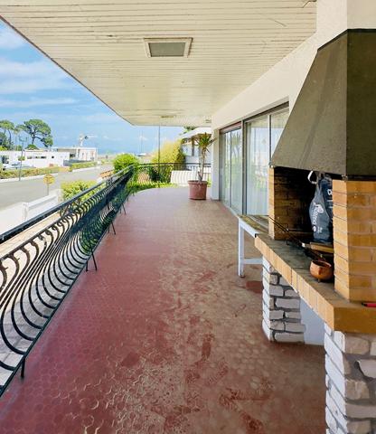 Cap Ferret, vue bassin & port de La Vigne, très belle villa d’architecte, 190 m2, 6 chambres, 6 salles d’eau, grand garage, grande piscine, sur belle parcelle de 1800 m2 environ