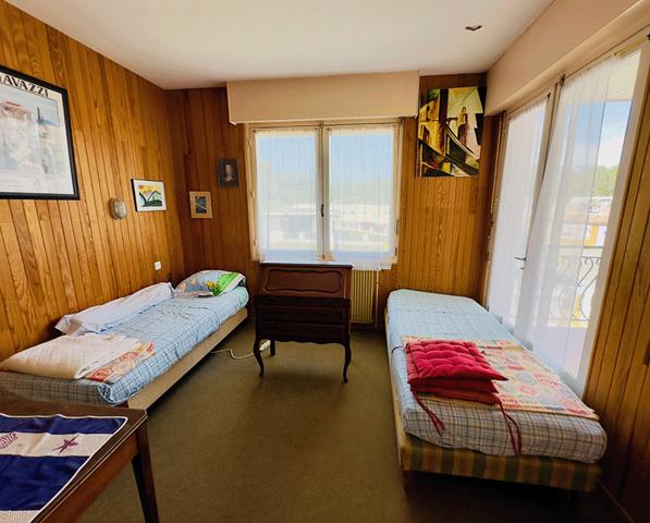 Cap Ferret, vue bassin & port de La Vigne, très belle villa d’architecte, 190 m2, 6 chambres, 6 salles d’eau, grand garage, grande piscine, sur belle parcelle de 1800 m2 environ