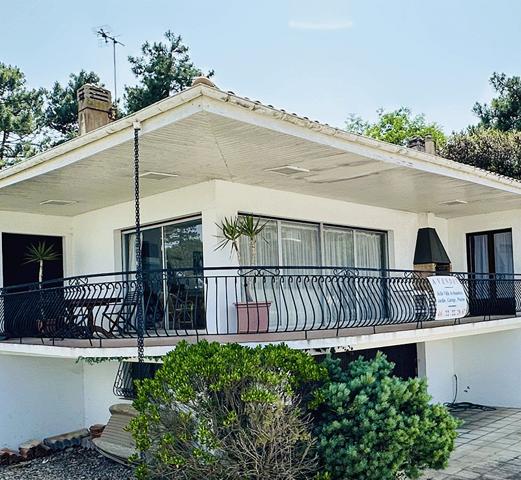 Cap Ferret, vue bassin & port de La Vigne, très belle villa d’architecte, 190 m2, 6 chambres, 6 salles d’eau, grand garage, grande piscine, sur belle parcelle de 1800 m2 environ