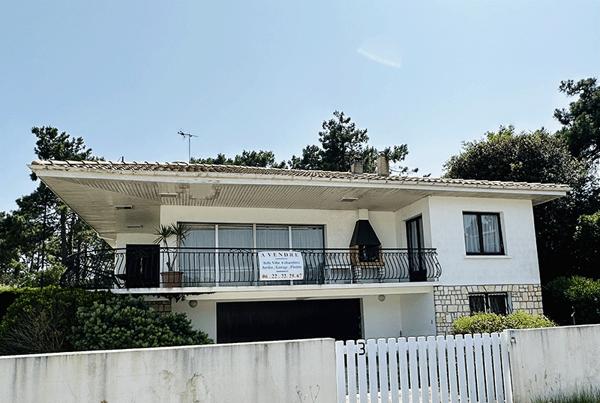 Cap Ferret, vue bassin & port de La Vigne, très belle villa d’architecte, 190 m2, 6 chambres, 6 salles d’eau, grand garage, grande piscine, sur belle parcelle de 1800 m2 environ