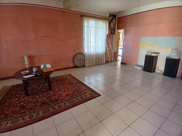 Maison à fort potentiel sur terrain constructible  – Opportunité rare à rénover