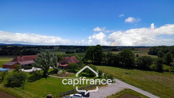 Propriété avec gîtes et chambres d’hôtes dans dépendances séparées et Maison bressane rénovée de 140 m² – Terrain 4374 m² –LOUHANS (71500)