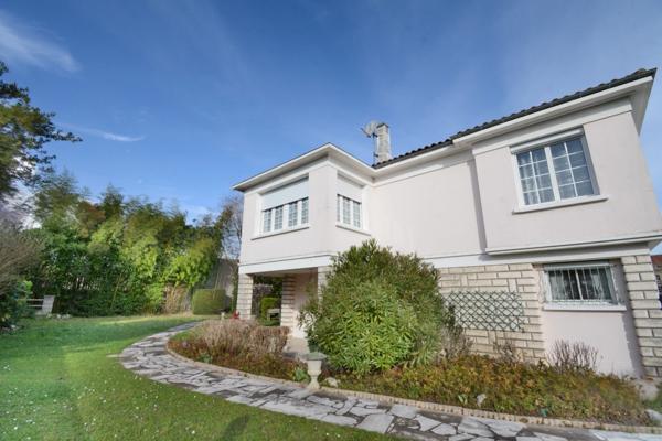 Maison à vendre 5 pièces centre ville 3 chambres/ jardin/ garage LA COURONNE (16)