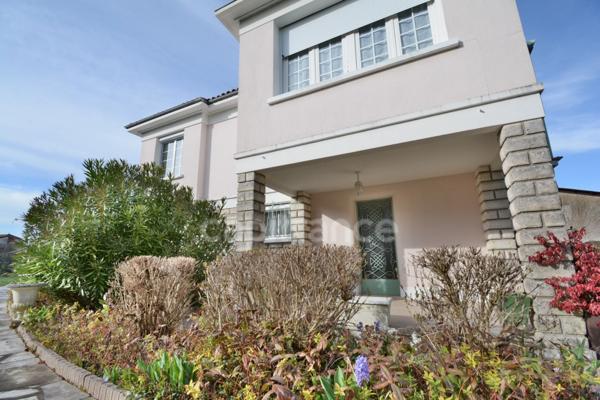 Maison à vendre 5 pièces centre ville 3 chambres/ jardin/ garage LA COURONNE (16)