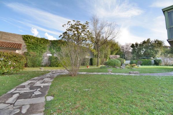 Maison à vendre 5 pièces centre ville 3 chambres/ jardin/ garage LA COURONNE (16)