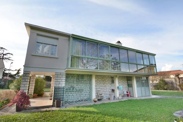 Maison à vendre 5 pièces centre ville 3 chambres/ jardin/ garage LA COURONNE (16)