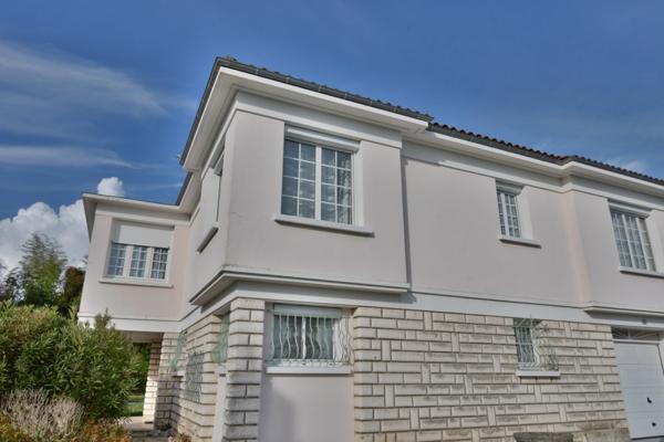 Maison à vendre 5 pièces centre ville 3 chambres/ jardin/ garage LA COURONNE (16)