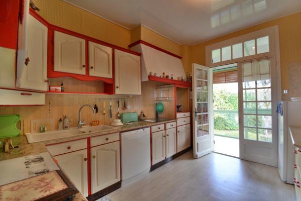 Maison à vendre 5 pièces centre ville 3 chambres/ jardin/ garage LA COURONNE (16)