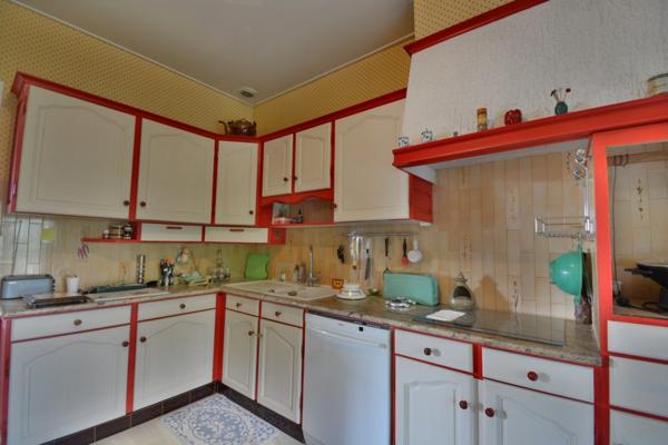 Maison à vendre 5 pièces centre ville 3 chambres/ jardin/ garage LA COURONNE (16)