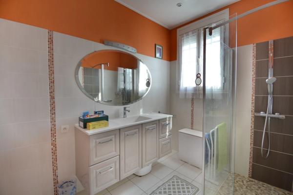 Maison à vendre 5 pièces centre ville 3 chambres/ jardin/ garage LA COURONNE (16)