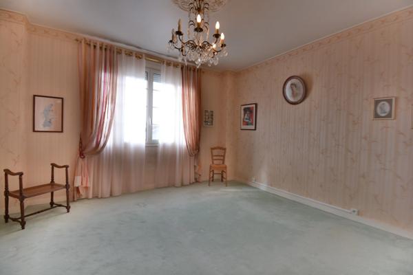 Maison à vendre 5 pièces centre ville 3 chambres/ jardin/ garage LA COURONNE (16)