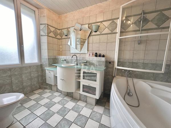 Ensemble immobilier : Maison + local 203 m2 centre Château Landon