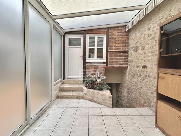 Ensemble immobilier : Maison + local 203 m2 centre Château Landon