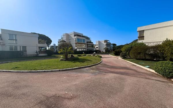 Appartement à vendre    3 pièces • 80,27 m2 Mandelieu-la-Napoule