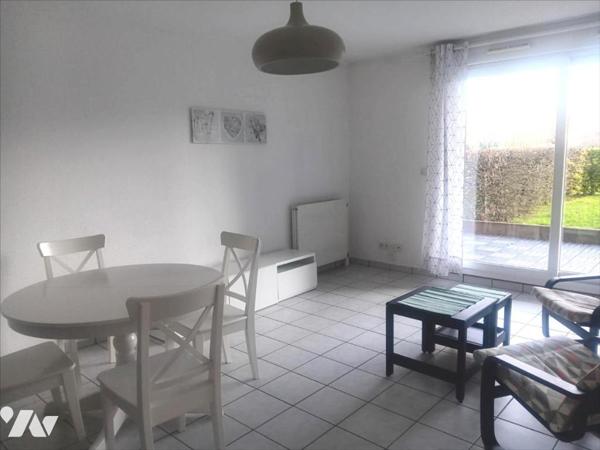 BOIS GUILLAUME TRES BEL APPARTEMENT F2 MEUBLE AVEC JARDIN PRIVATIF ET TERRASSE
