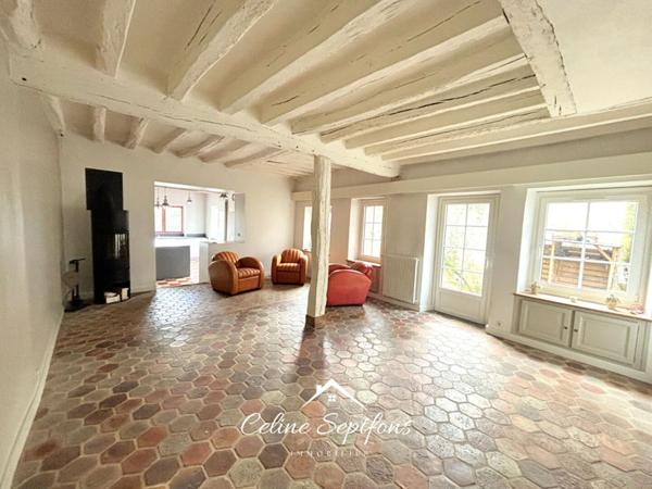 Maison familiale avec espace professionnel possible en Centre-ville de Linas