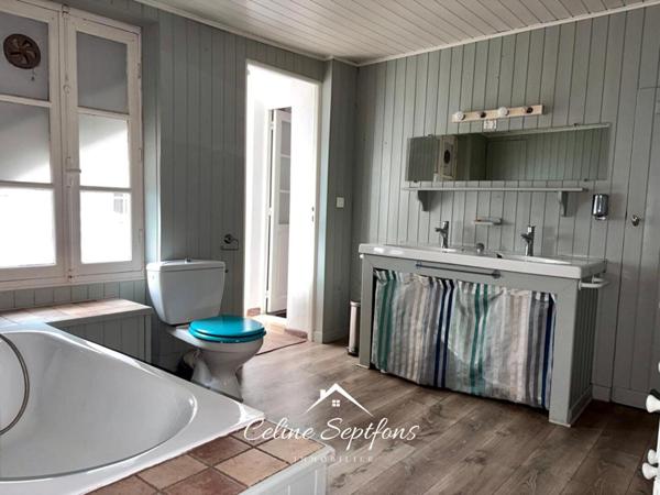 Maison familiale avec espace professionnel possible en Centre-ville de Linas
