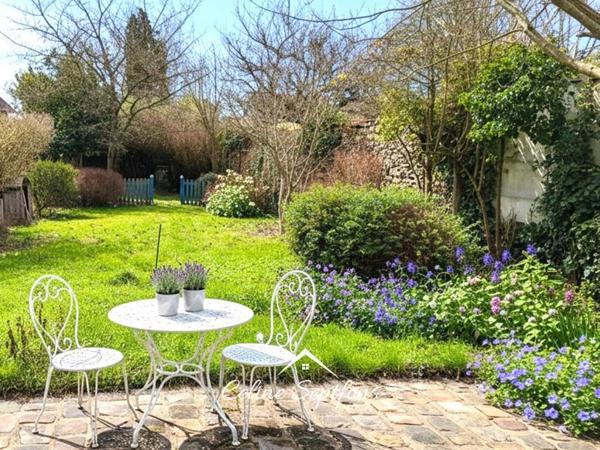 Maison familiale avec espace professionnel possible en Centre-ville de Linas
