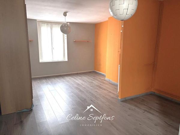 Maison familiale avec espace professionnel possible en Centre-ville de Linas