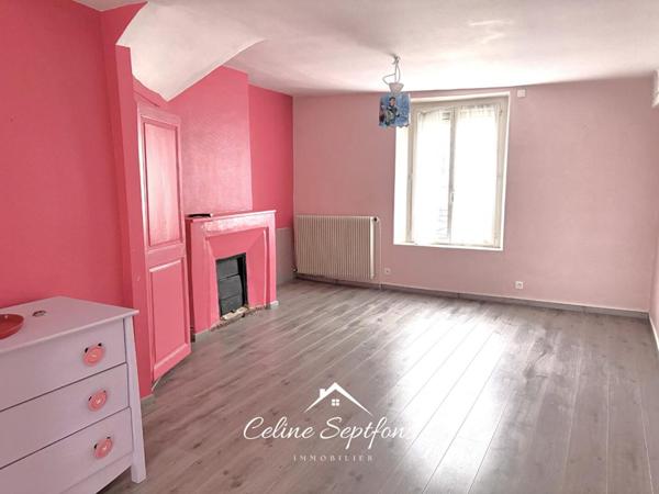 Maison familiale avec espace professionnel possible en Centre-ville de Linas