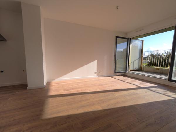 Appartement 3 pièces avec terrasse - Au coeur de la vie romainvilloise (ZAC de l'Horloge)