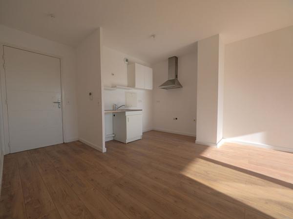 Appartement 3 pièces avec terrasse - Au coeur de la vie romainvilloise (ZAC de l'Horloge)