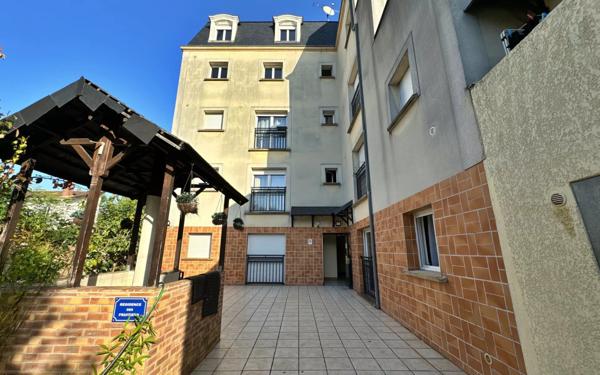 Appartement à vendre    2 pièces • 43,70 m2 Clichy-sous-Bois