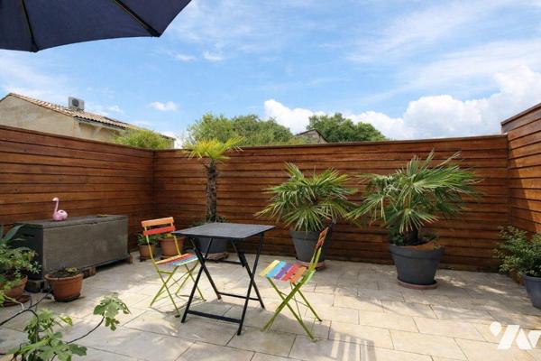 Dans le secteur calme d'Ornano, en retrait de rue, appartement en duplex à l'étage d'une micro ...