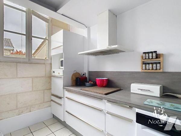 Dans le secteur calme d'Ornano, en retrait de rue, appartement en duplex à l'étage d'une micro ...