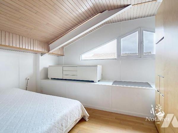 Dans le secteur calme d'Ornano, en retrait de rue, appartement en duplex à l'étage d'une micro ...