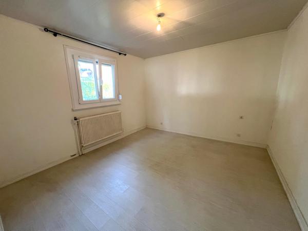 Maison 85 m², 3 chambres, grand jardin 498 m²