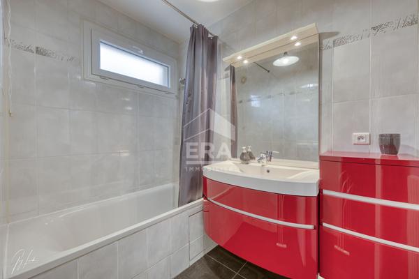 Exclusivité ERA - Appartement traversant lumineux avec balcon, box et cave à deux pas du centre et de Brancas