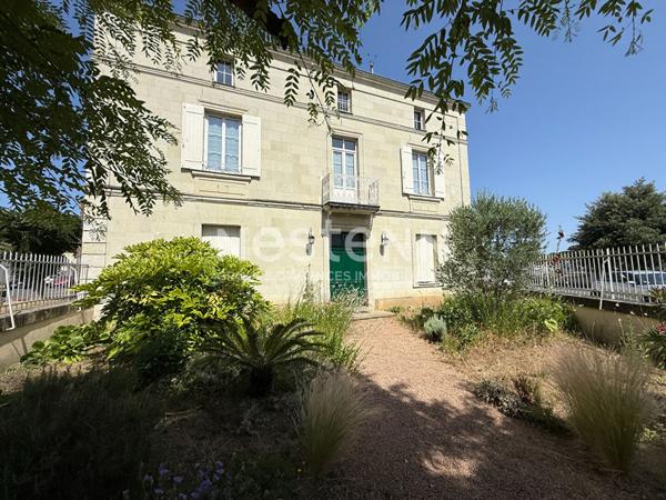 A vendre - Maison de maitre - 8 pièces - Coeur de Montreuil Bellay - 217.43 m2 - D5894