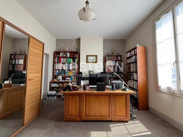 A vendre - Maison de maitre - 8 pièces - Coeur de Montreuil Bellay - 217.43 m2 - D5894