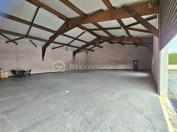 Local de stockage de 300 m²