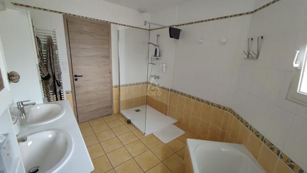 ? COUP DE CŒUR – Maison avec piscine couverte – Location à l’année à Talmont-Saint-Hilaire