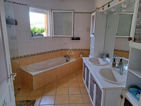 ? COUP DE CŒUR – Maison avec piscine couverte – Location à l’année à Talmont-Saint-Hilaire