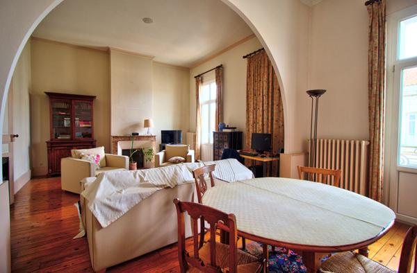 AGEN HYPER CENTRE - Appartement traversant spacieux de 114m2, composé de 4 pièces .