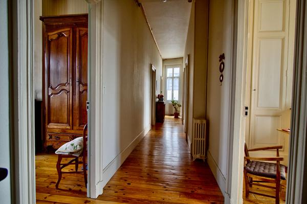 AGEN HYPER CENTRE - Appartement traversant spacieux de 114m2, composé de 4 pièces .