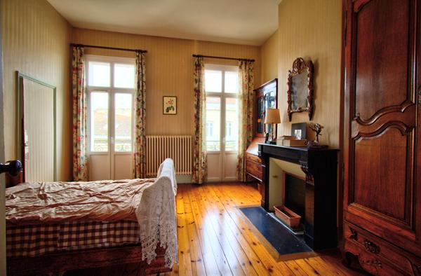 AGEN HYPER CENTRE - Appartement traversant spacieux de 114m2, composé de 4 pièces .