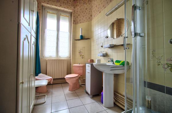 AGEN HYPER CENTRE - Appartement traversant spacieux de 114m2, composé de 4 pièces .