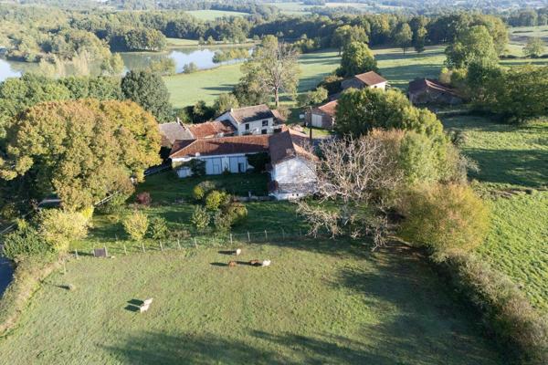 Roumazeries Loubert - Maison de deux chambres avec granges, possibilité de gîte, terrain et proche du lac Roumazieres loubert