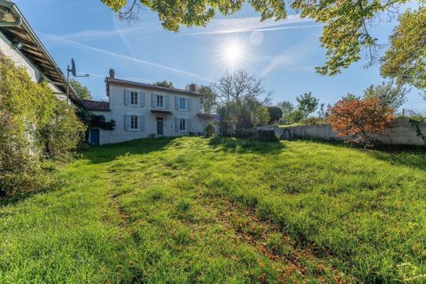 Roumazeries Loubert - Maison de deux chambres avec granges, possibilité de gîte, terrain et proche du lac Roumazieres loubert