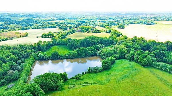 DOMAINE DE 6 Ha AVEC MAISON DE MAITRE - COTTAGE ET DEPENDANCE
