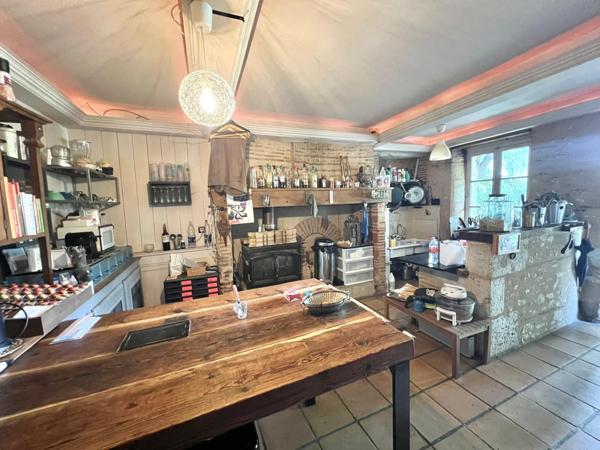 DOMAINE DE 6 Ha AVEC MAISON DE MAITRE - COTTAGE ET DEPENDANCE