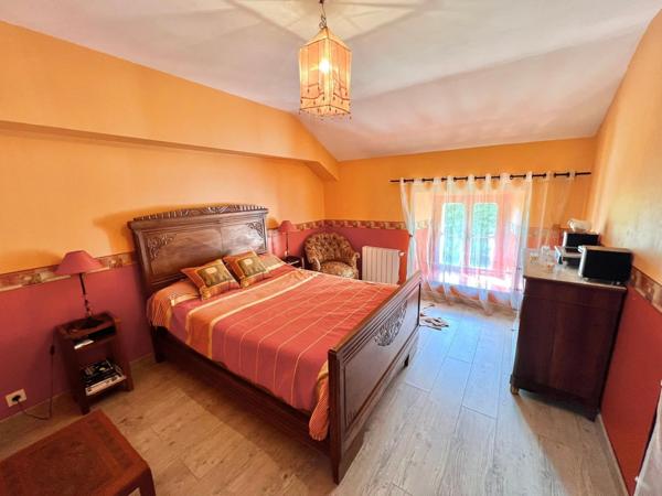 DOMAINE DE 6 Ha AVEC MAISON DE MAITRE - COTTAGE ET DEPENDANCE